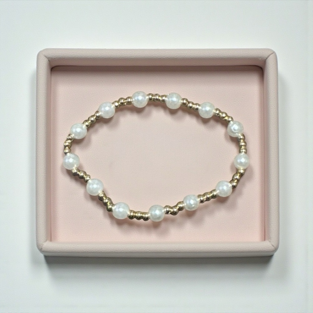 Elegant Gold and Pearl Beaded Bracelet